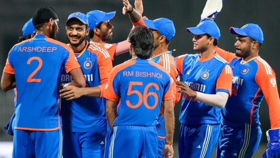 India beat England to clinch T20 series