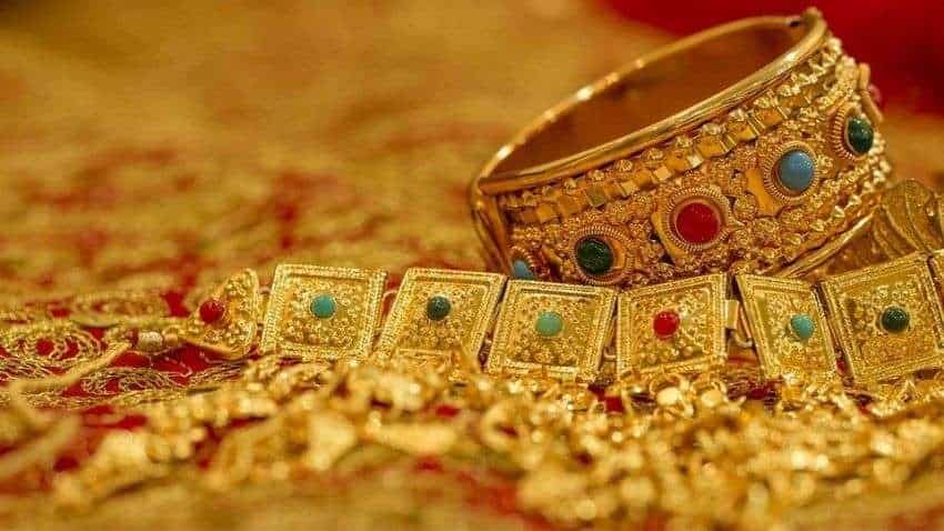 Gold price hits record high of Tk1.44 lakh per bhori