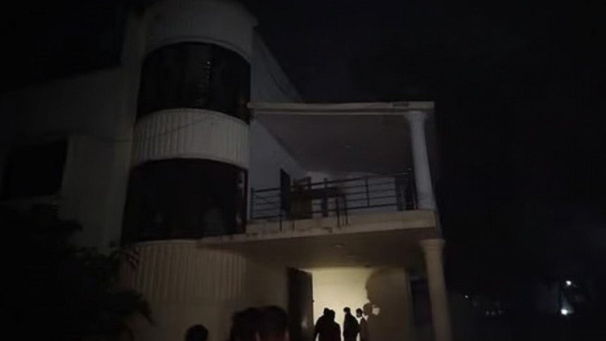 Homes of ex army chief Moeen U Ahmed and AL leaders attacked in Noakhali