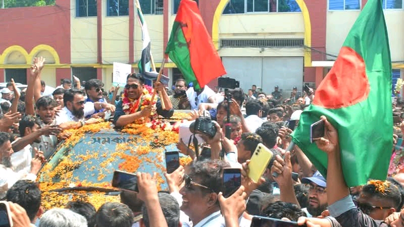 Release of Prominent Chhatra Dal Leader Zakir Khan Causes Severe Traffic Jam During Showdown in Narayanganj
