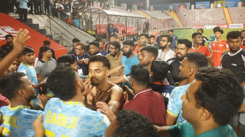 Three red cards and a brawl: Abahani-Kings brings back memories of Nov 23, 2018