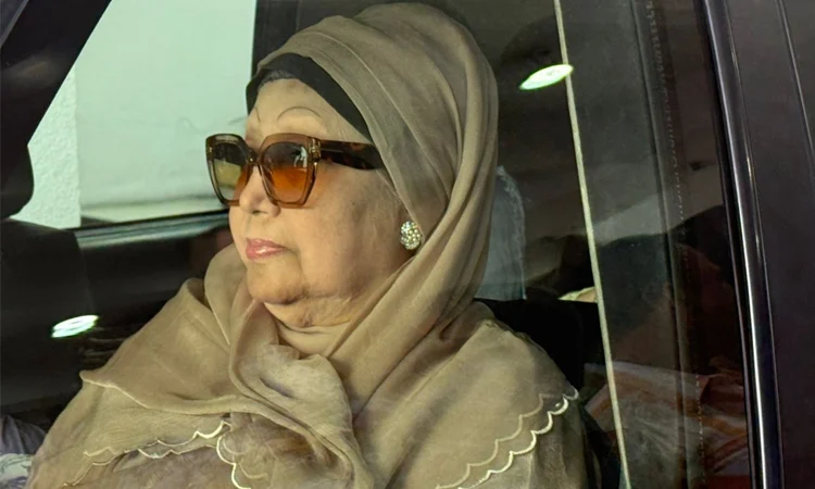 Govt hands over title deed of Gulshan house to Khaleda Zia