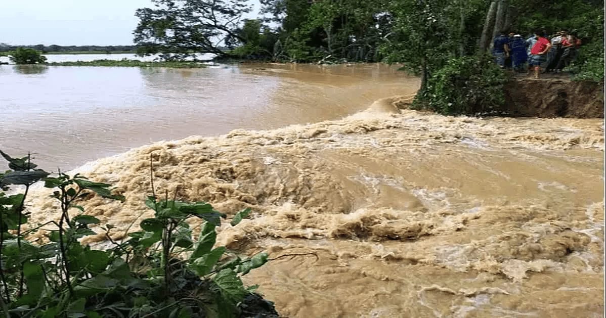 Heavy rains inundate low-lying areas in Sirajganj