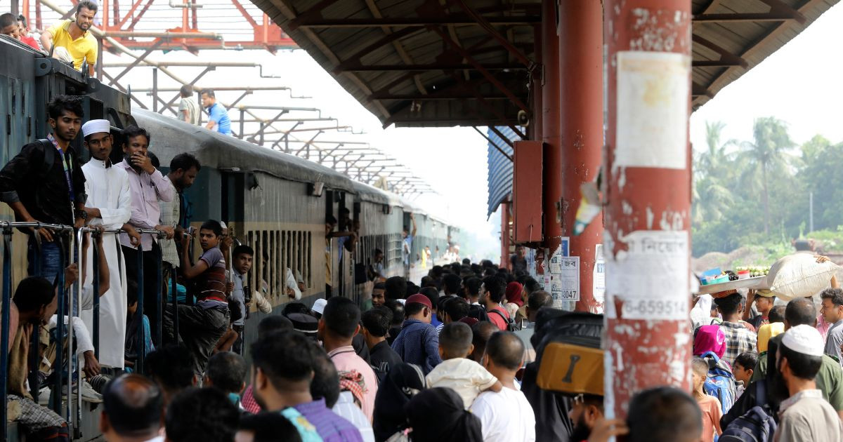 Railways ministry asks travellers to wear masks