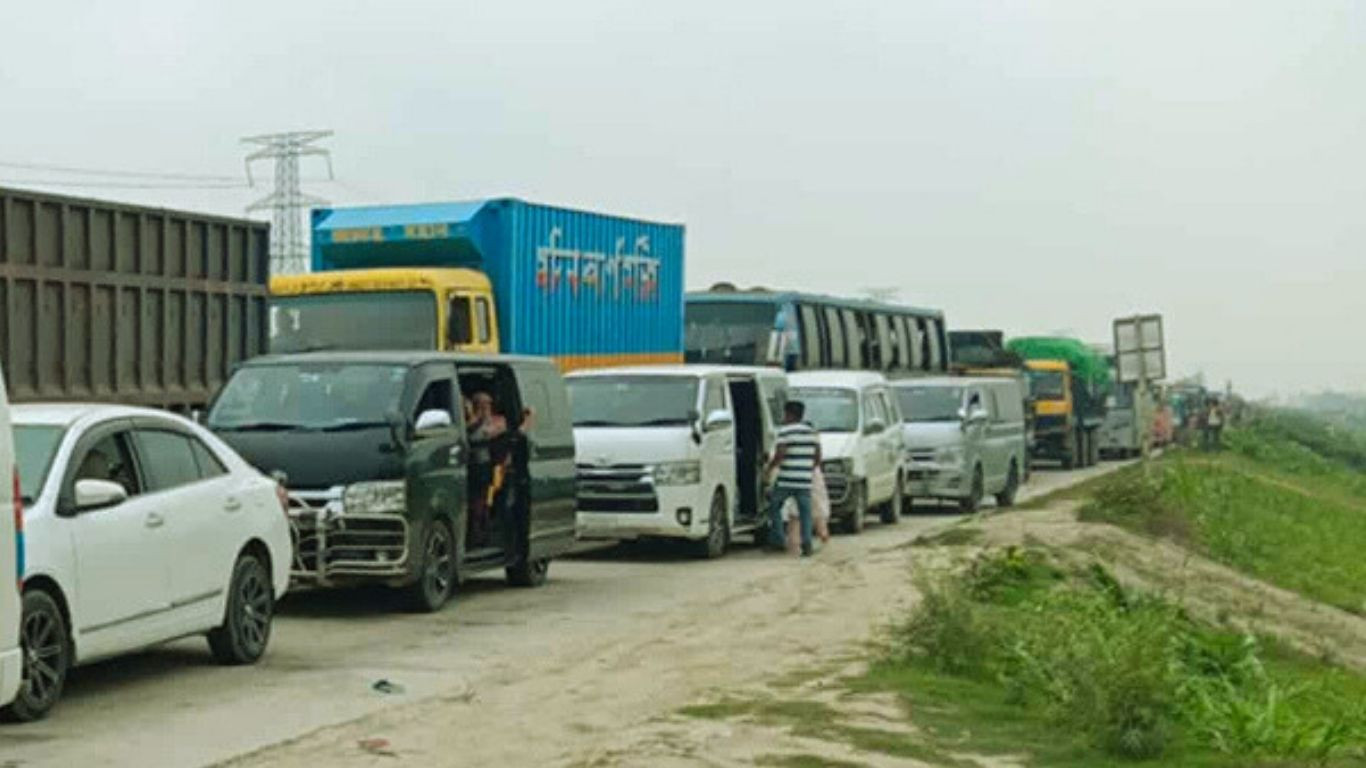 30km tailback on both sides of Jamuna Bridge