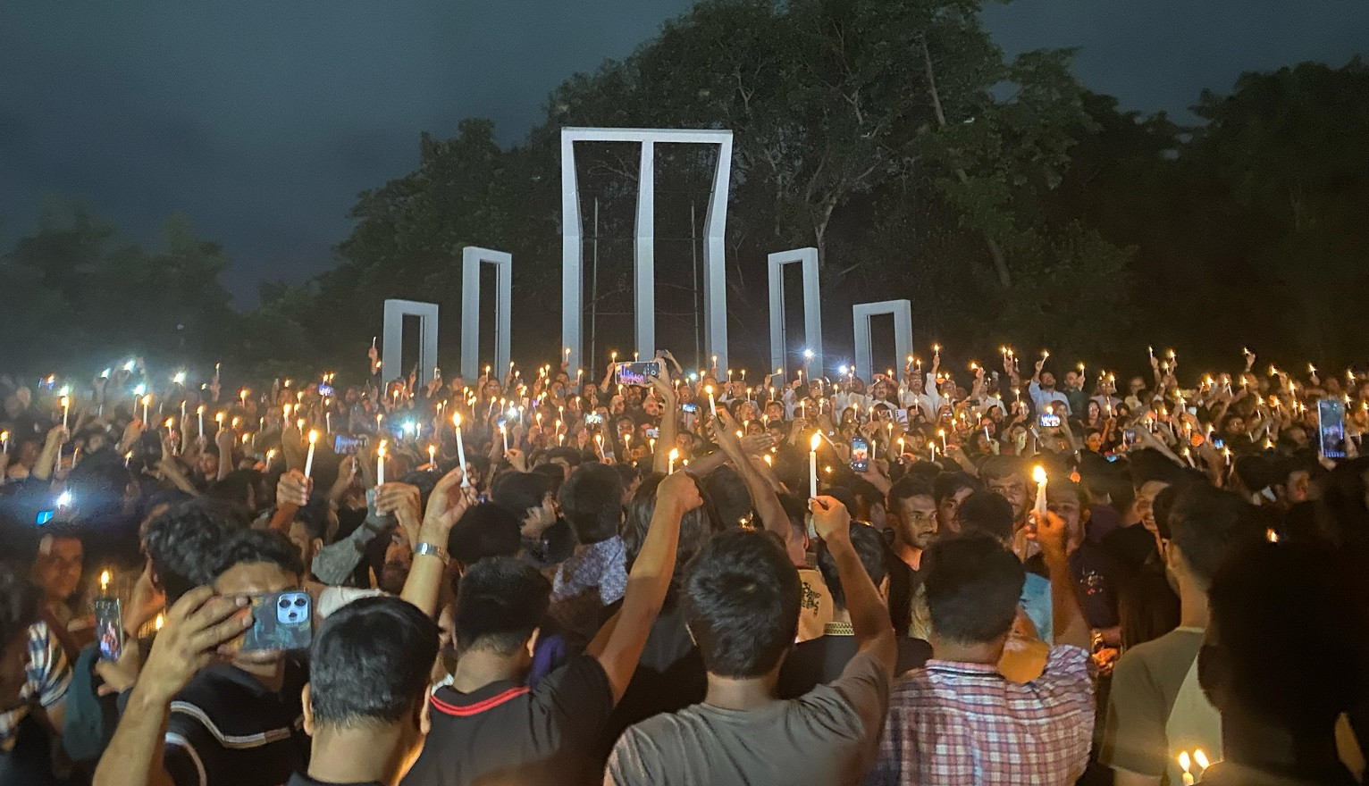 Chhatra Dal lights candles in memory of July martyrs