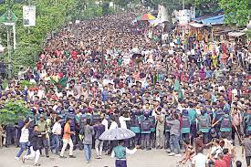 Students withdraw road blockade in Ctg; issue 12-hr ultimatum