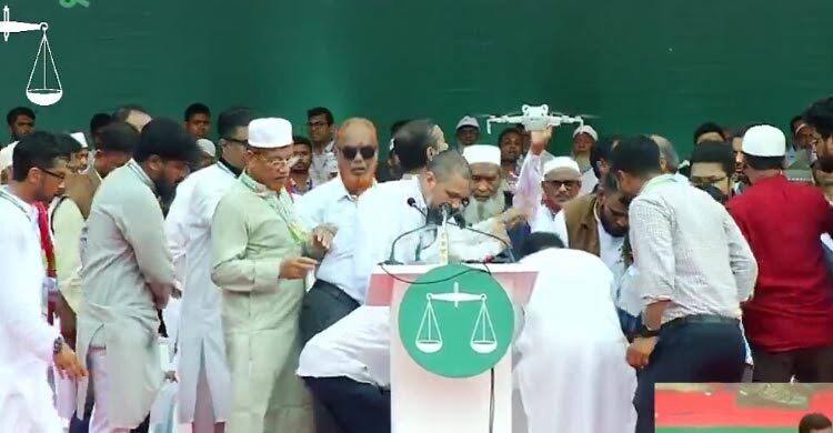 Jamaat Ameer collapses on stage during Jamaat rally