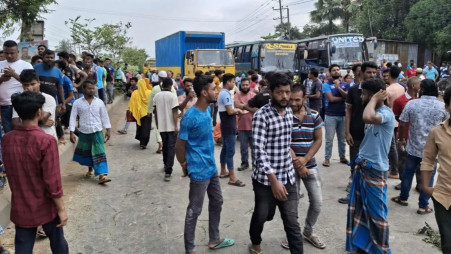 Workers protest in Gazipur, block Dhaka-Mymensingh Highway