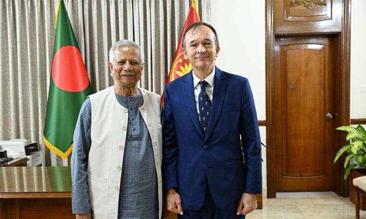 Outgoing Dutch envoy calls on CA, presents song penned by him