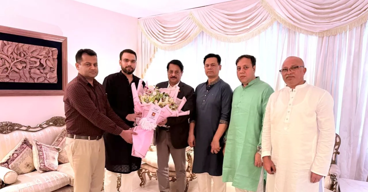 Prof Yunus sends birthday bouquet to Khaleda Zia