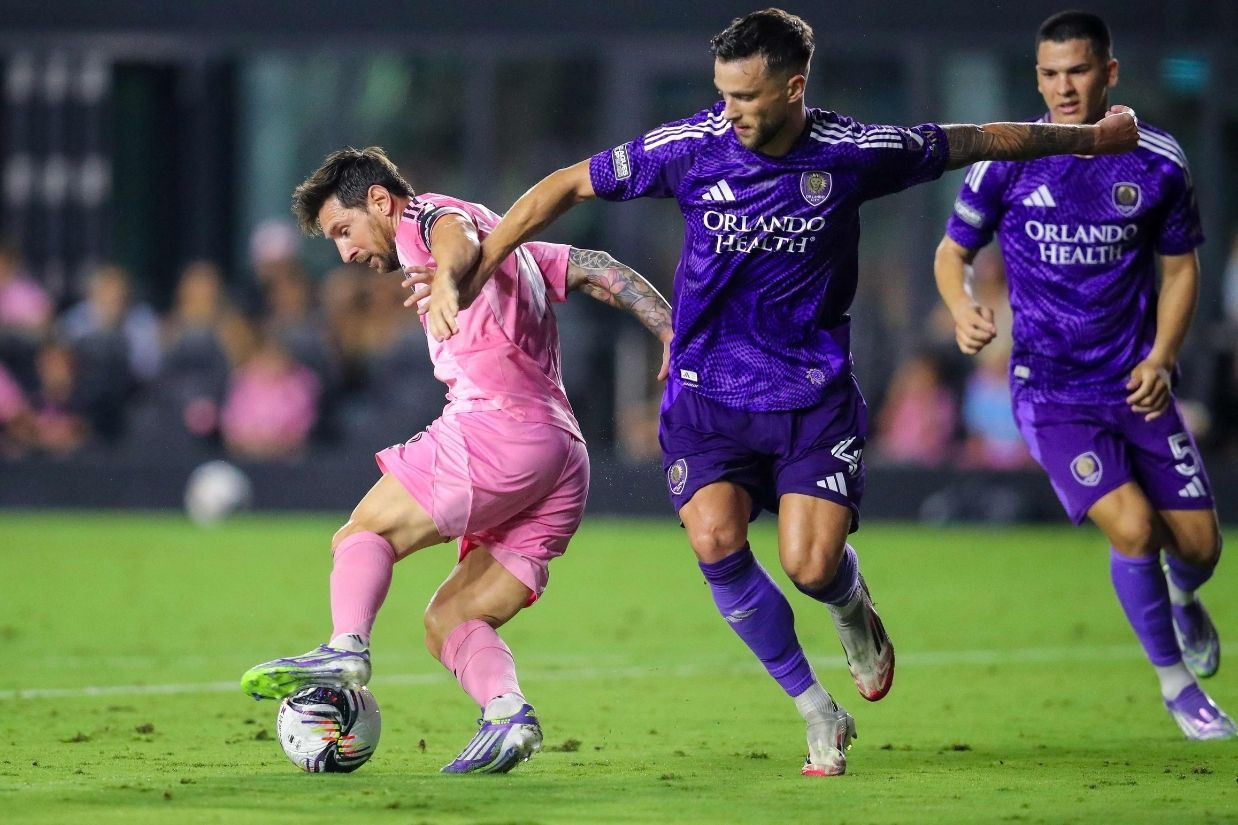 Messi brace puts Miami into Leagues Cup final