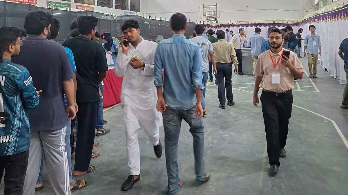 DUCSU VP candidate Abidul enters polling centre 'violating rules'